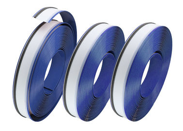 Το σκούρο μπλε χρώμα σχεδιαγραμμάτων εξώθησης αλουμινίου έντυσε το επίπεδο μέγεθος πλάτους 7CM με τη μορφή PVC